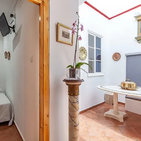 Casa De La Luz -elegante Casco Antiguo 5-hab-11px Севилья